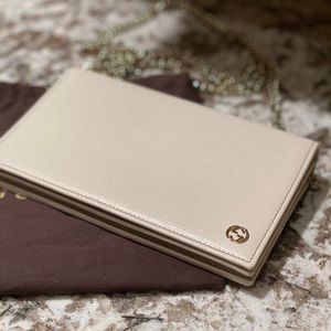 Gucci Wallet on Chain